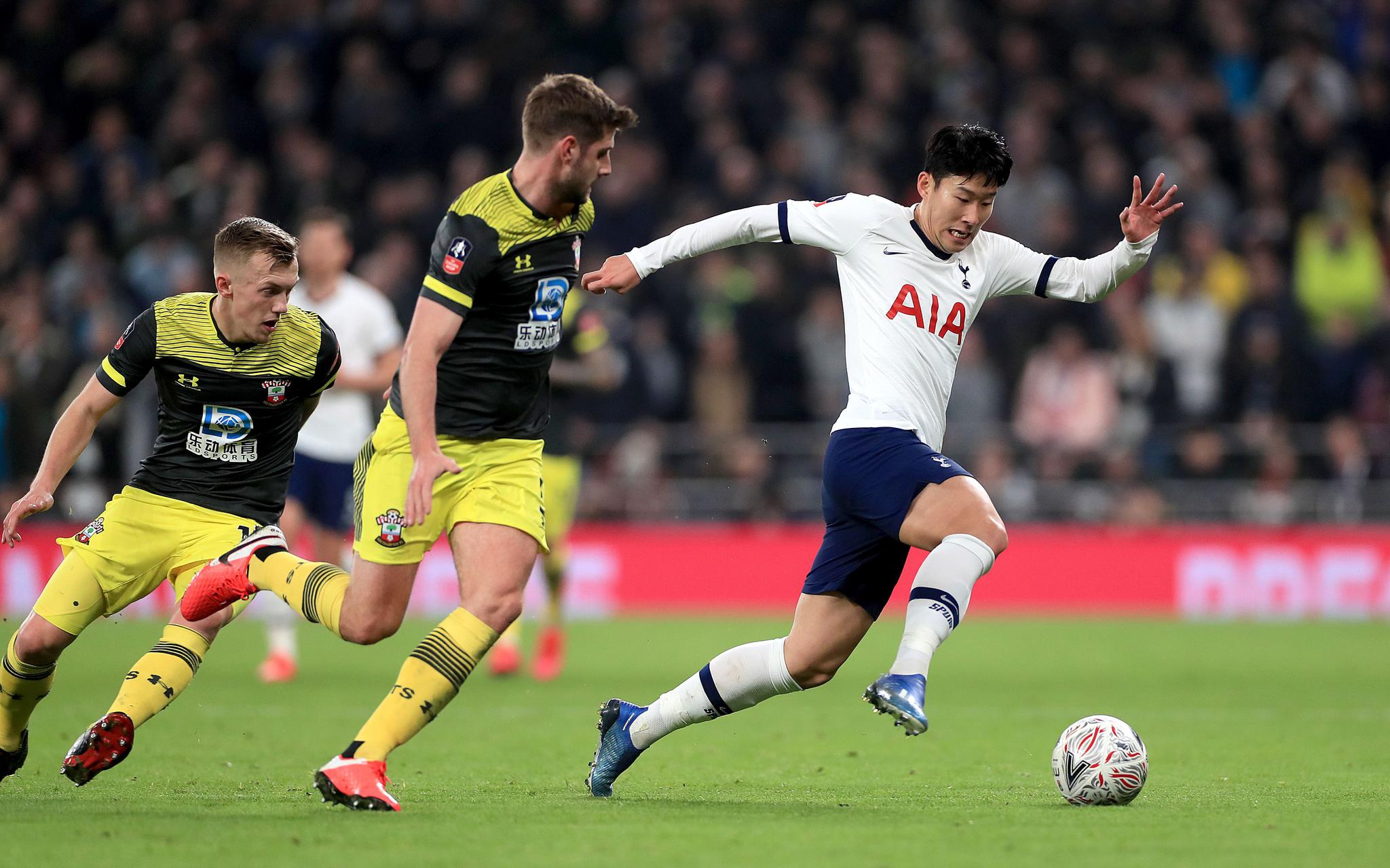 包含芝加哥公牛迎德国杯关键赛，清晨手感冰凉，话题不断，纪律约束更严格的词条-英雄联盟2025总决赛